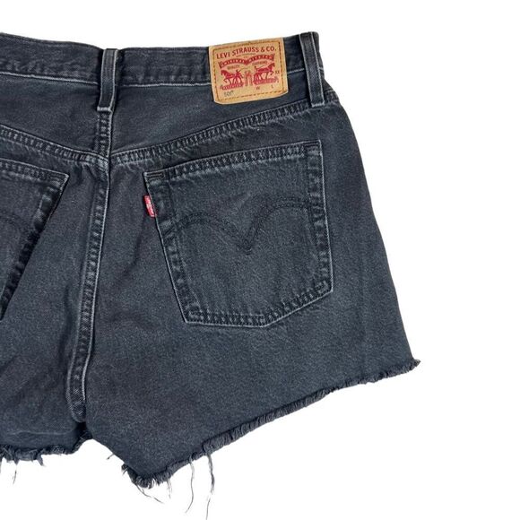 Levi’s Black Cut Off Distressed Frayed Hem Cut Off Shorts - Picture 4 of 9